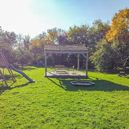 Сasa de vacaciones La Garenciere - La Petite Maison